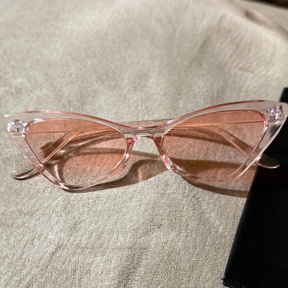Chic Pink Cat-Eye Sunglasses